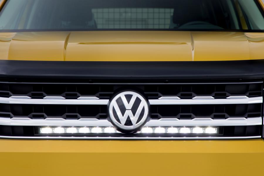 Логотип Volkswagen Atlas Weekend Edition Concept 2017 года  (фото 9 из 13)